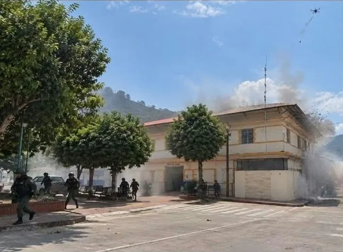 Continúan los ataques a estaciones de policía y a patrullas del ejército